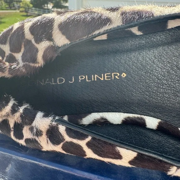 EUC Donald J. Pliner Women's Animal Print Flats 8.0 - Picture 2 of 5